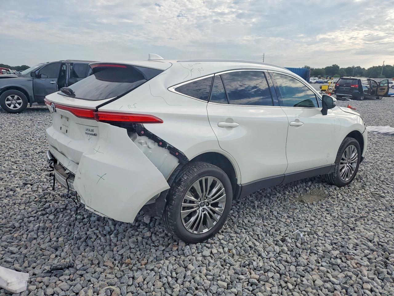 2022 Toyota Venza Xle - Image 3