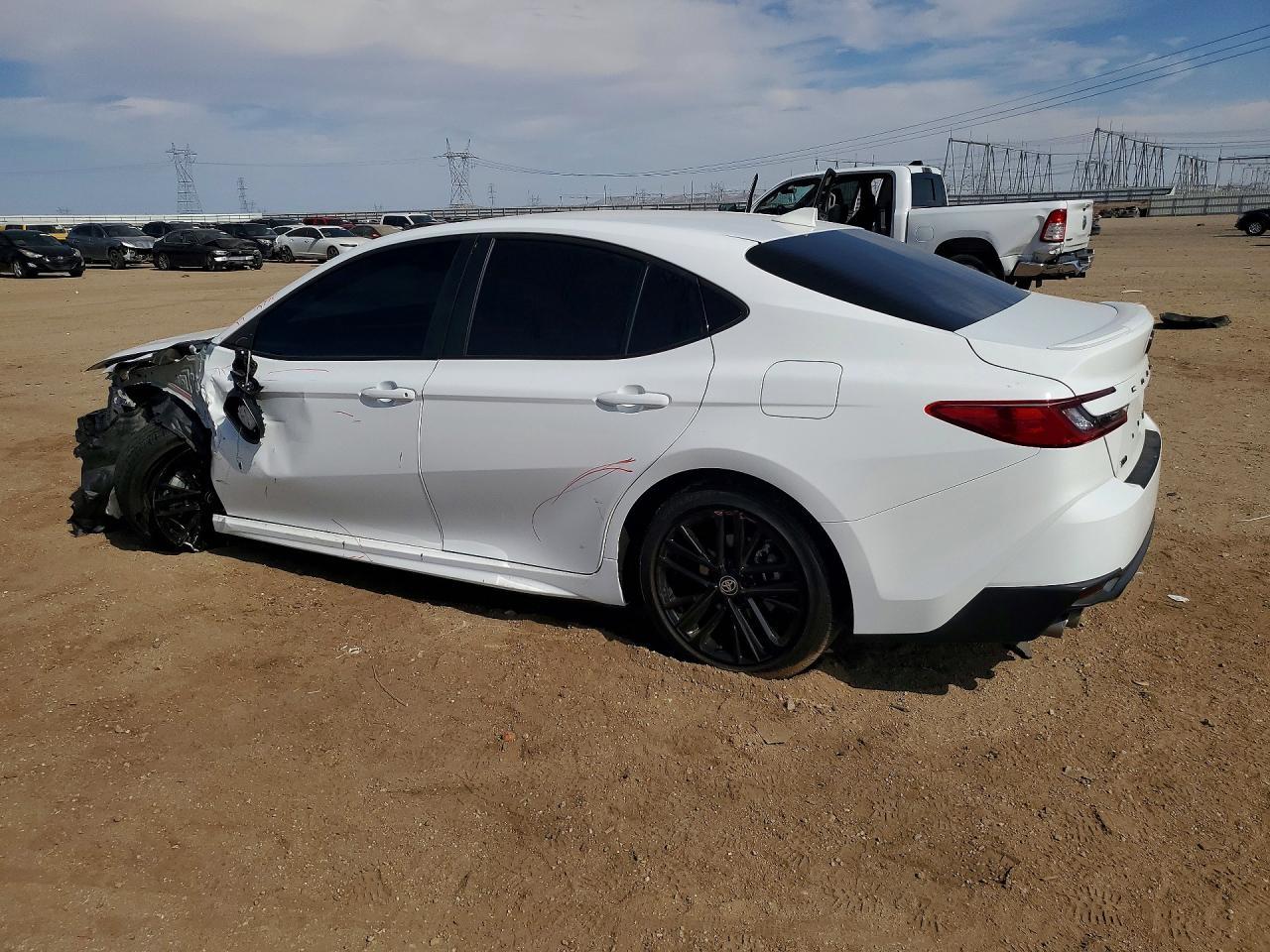 2025 Toyota Camry Se - Фото 2