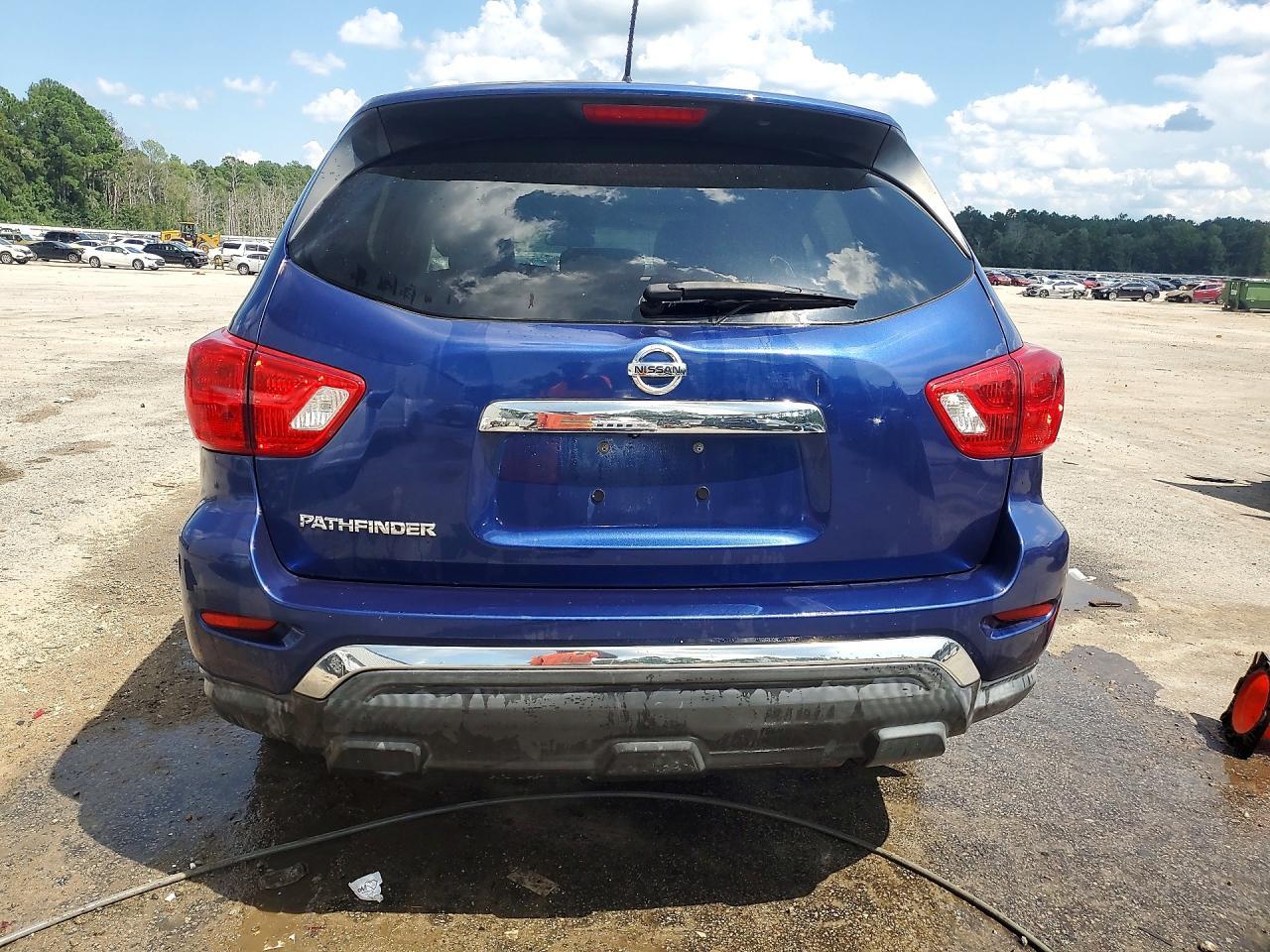 2017 Nissan Pathfinder S - Image 6