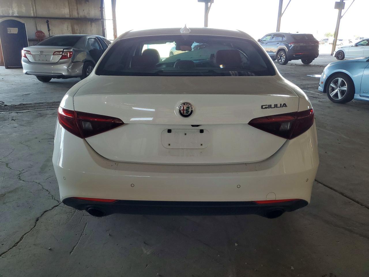 2019 Alfa Romeo Giulia - Image 6