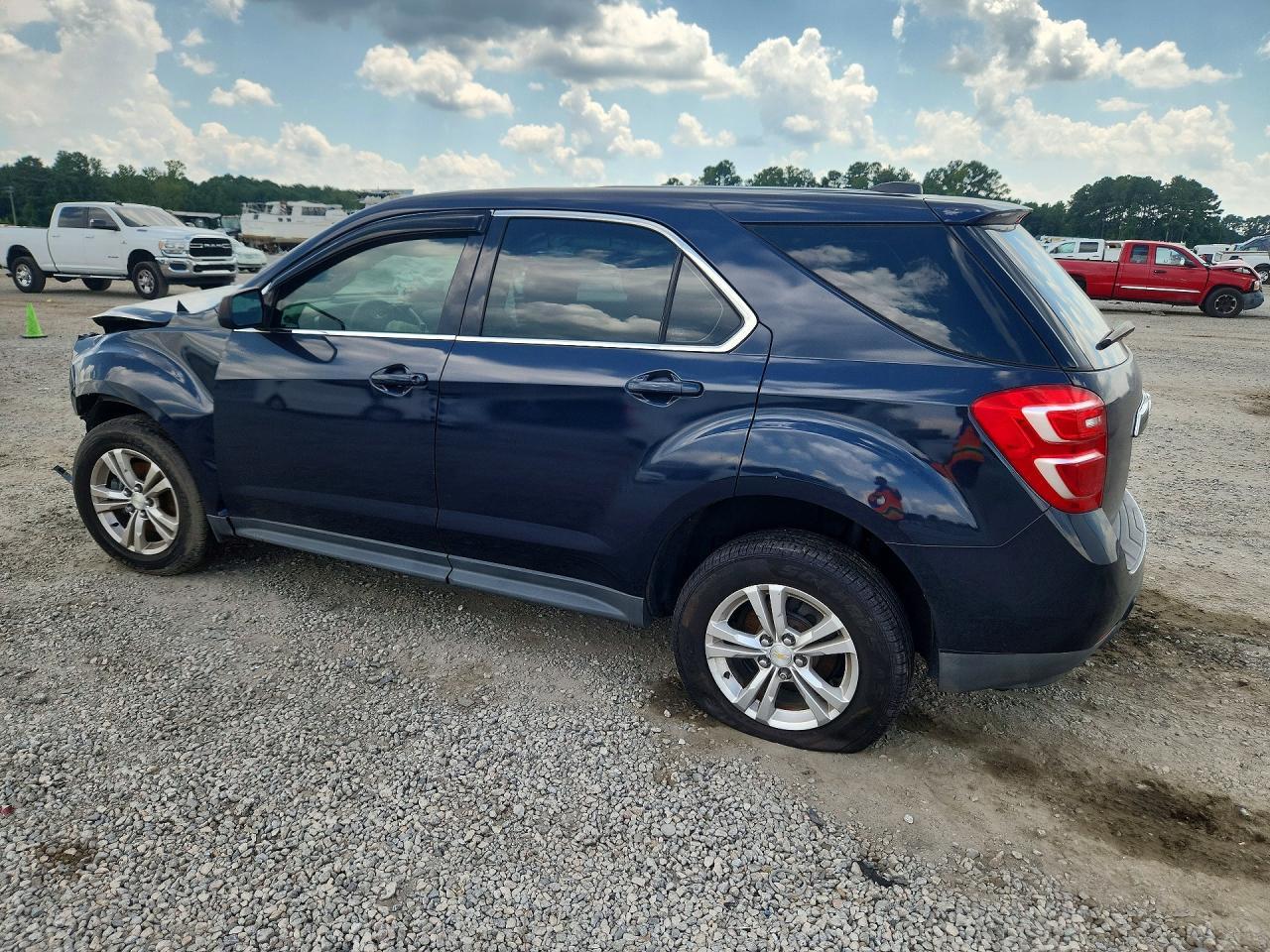 2016 Chevrolet Equinox Ls - Image 2