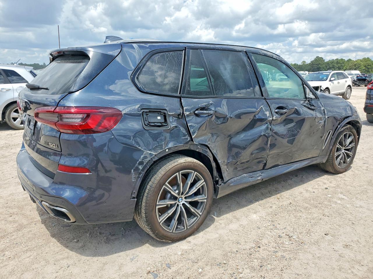 2022 BMW X5 M50I - Фото 3