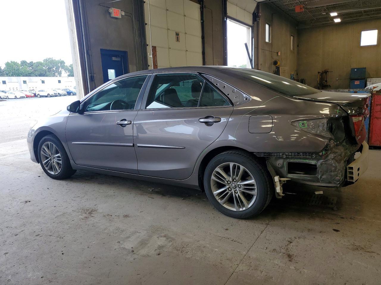 2017 Toyota Camry Se - Фото 2