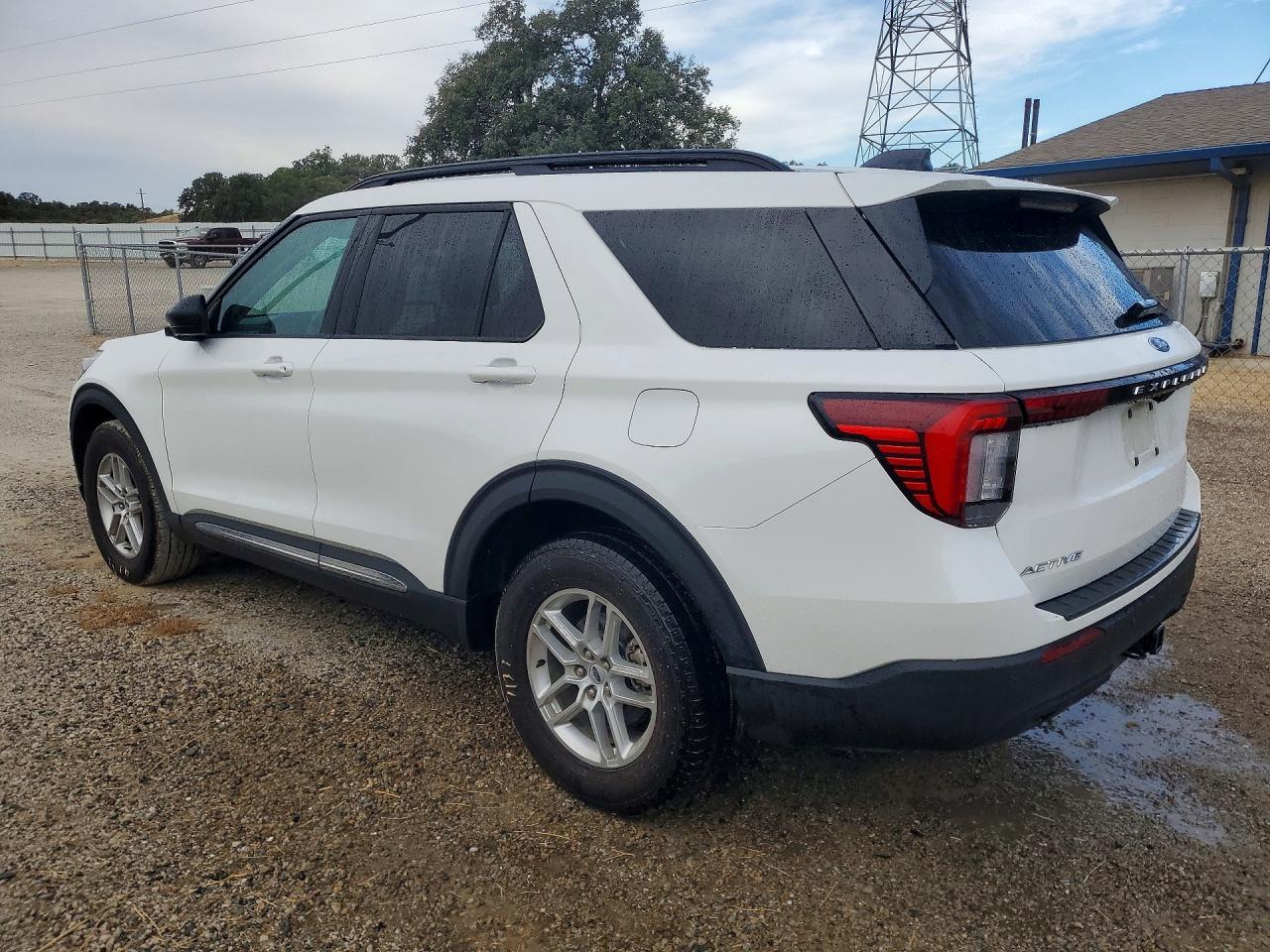 2025 Ford Explorer Active - Фото 2