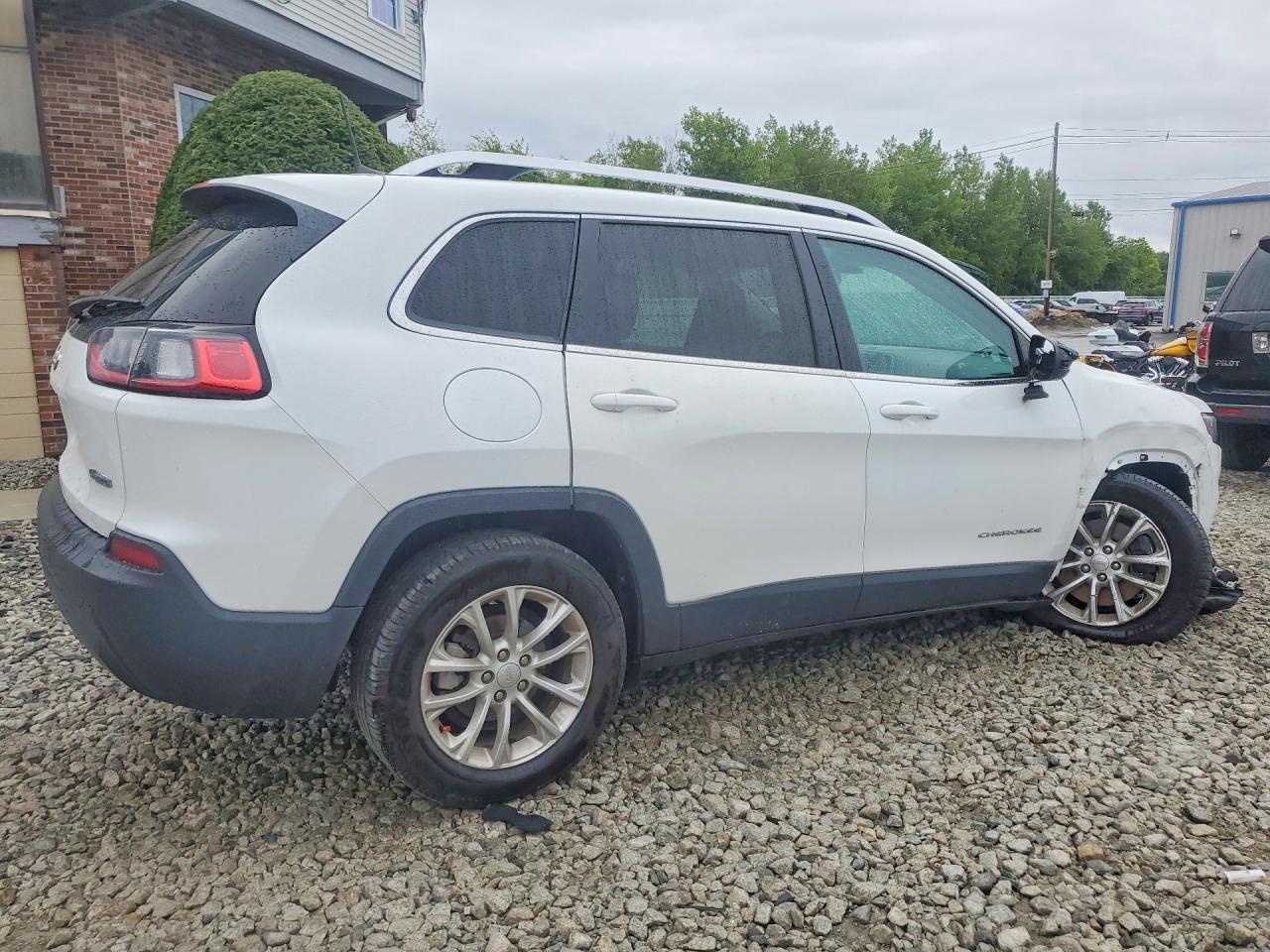 2019 Jeep Cherokee Latitude - Image 3