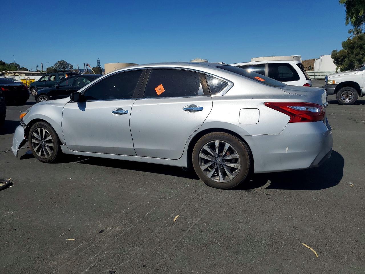2017 Nissan Altima 2.5 Sv - Image 2