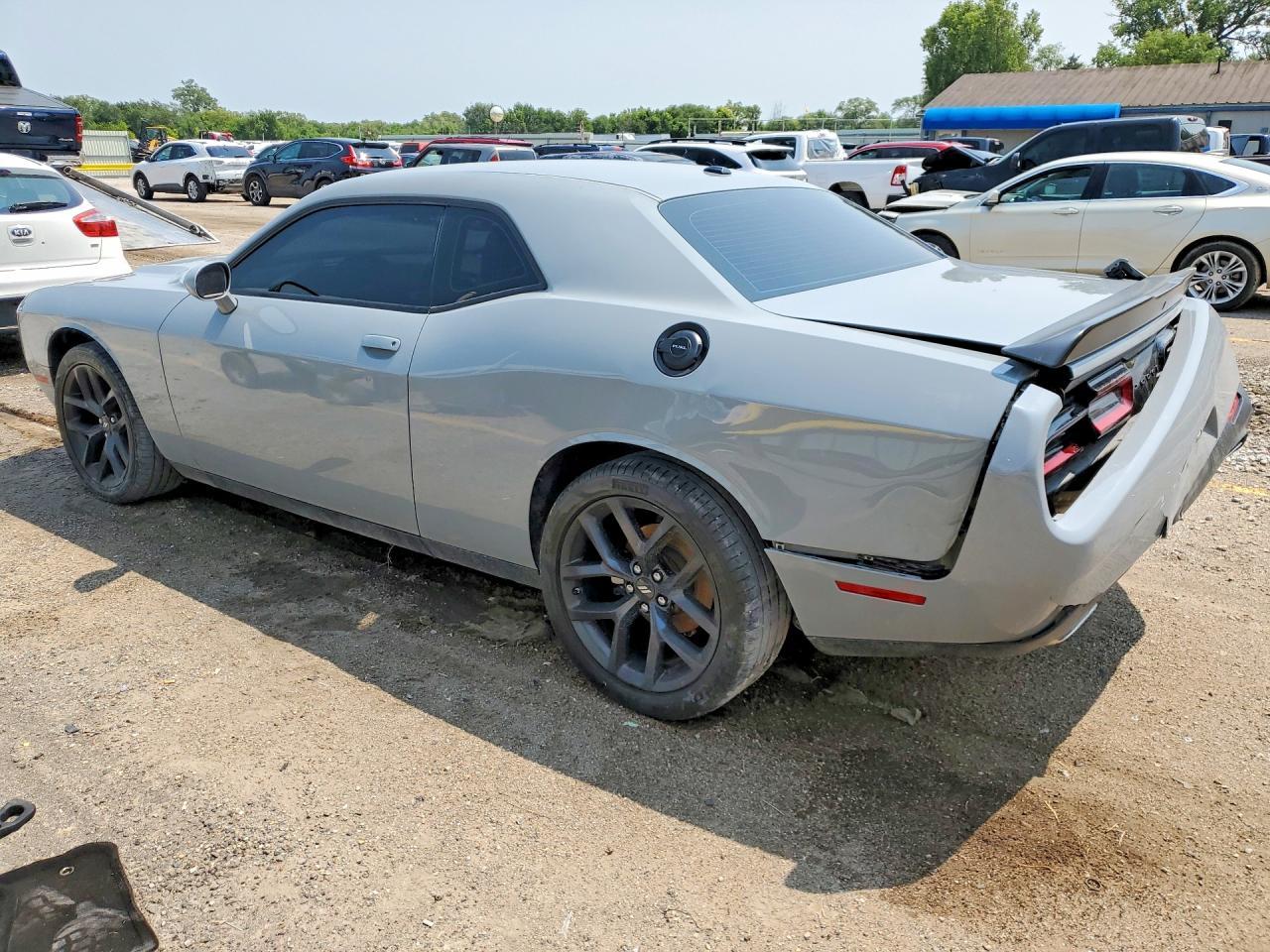 2022 Dodge Challenger Sxt - Фото 2