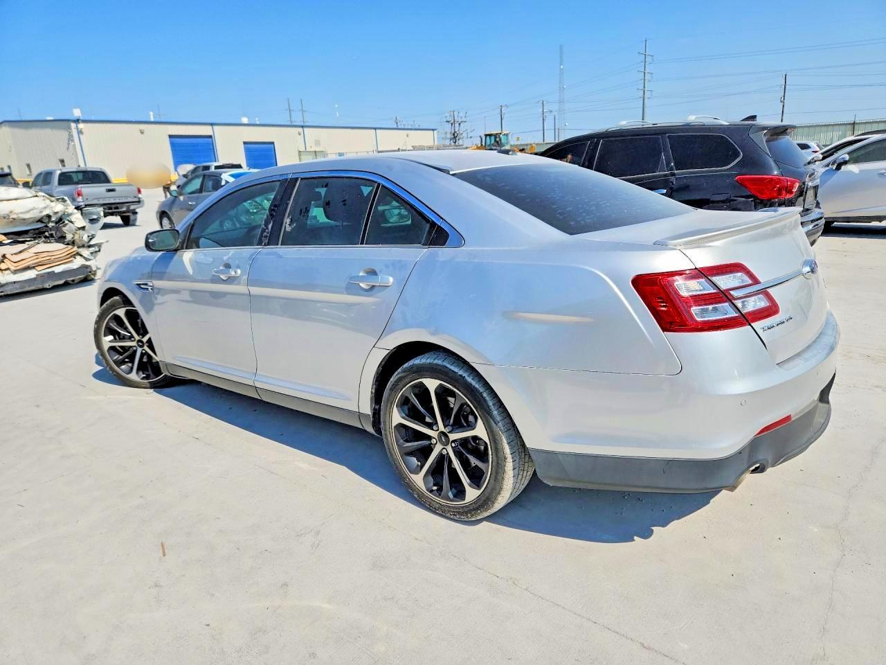 2014 Ford Taurus Sel - Image 2