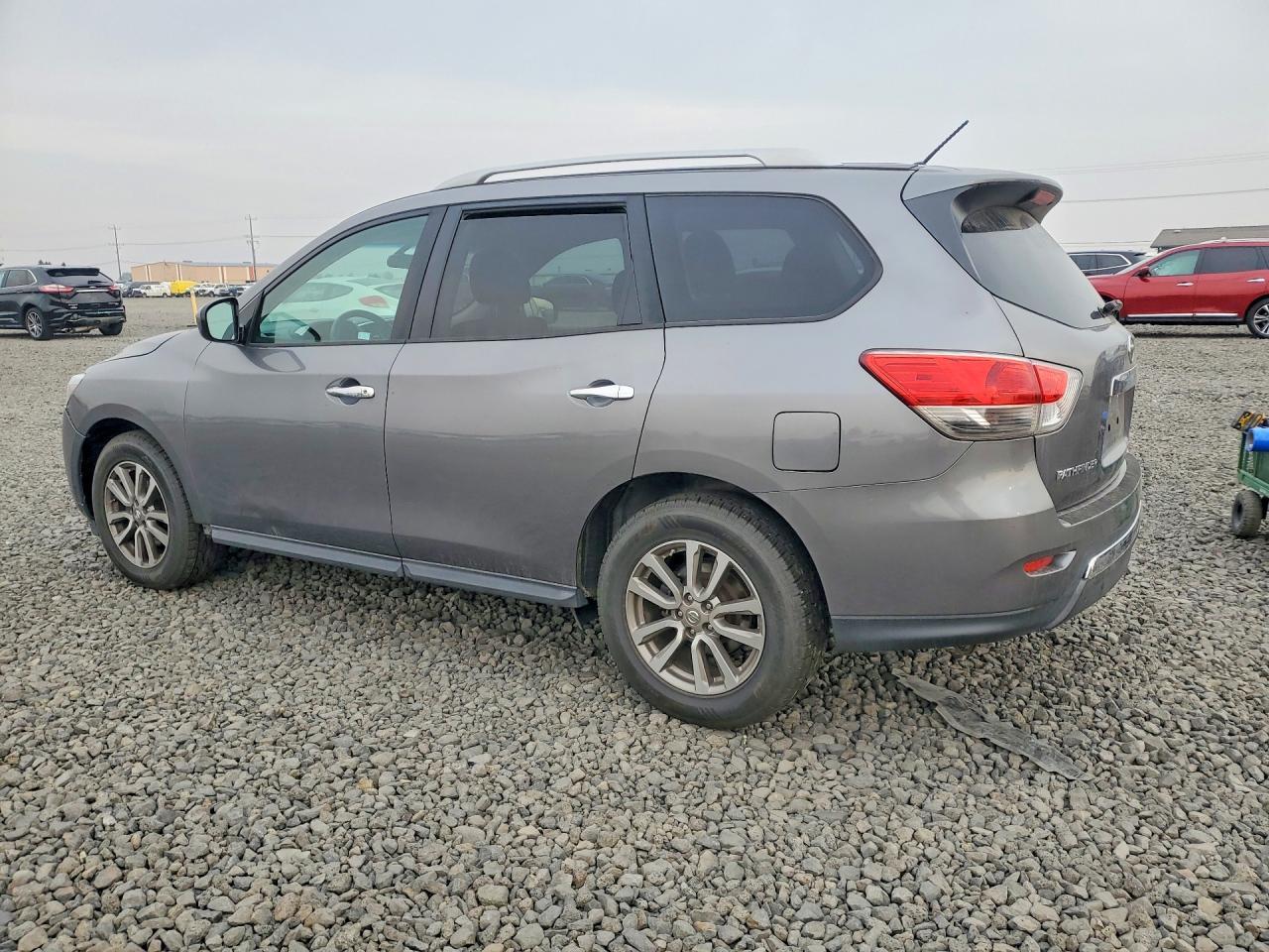 2015 Nissan Pathfinder S - Фото 2