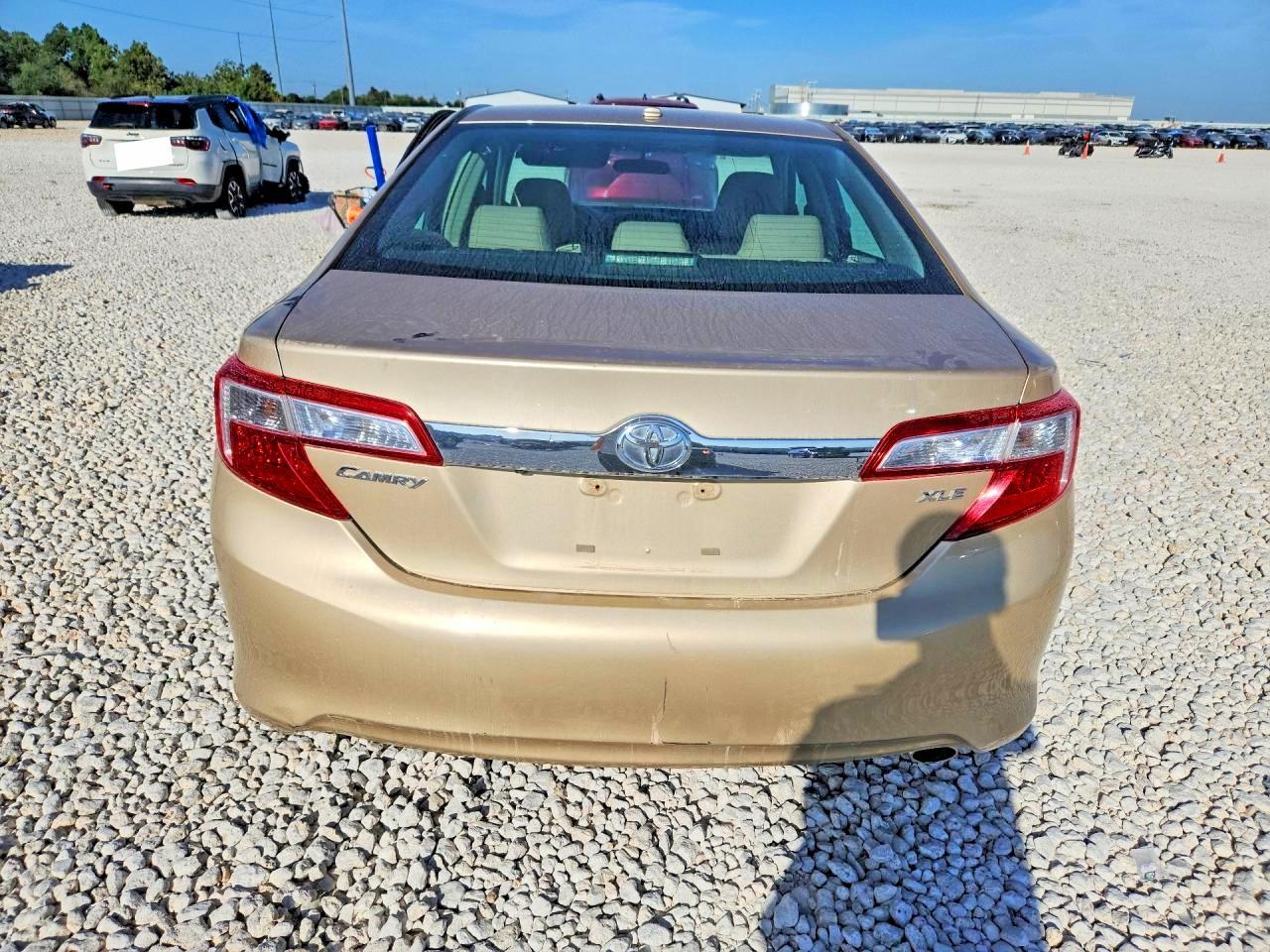 2012 Toyota Camry Xle - Image 6