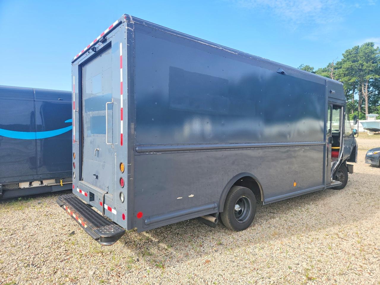 2019 Ford E450 Delivery Truck - Фото 3