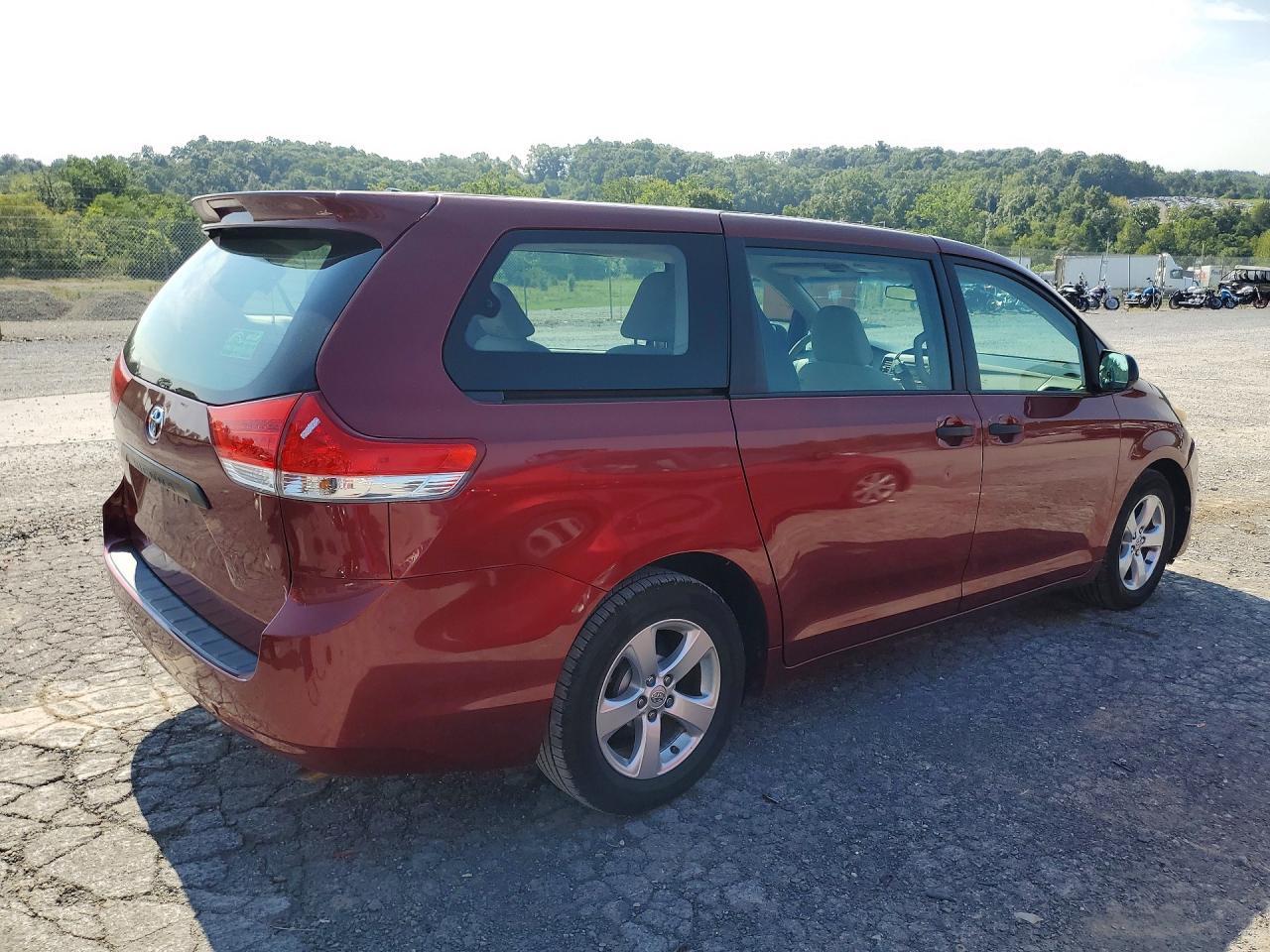 2013 Toyota Sienna L 7-Passenger - Image 3