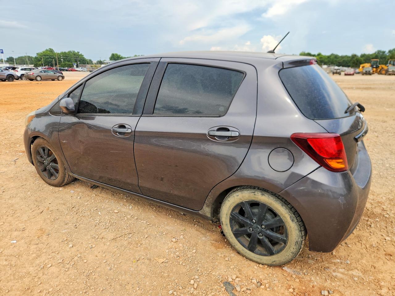 2016 Toyota Yaris 5-Door Le - Image 2