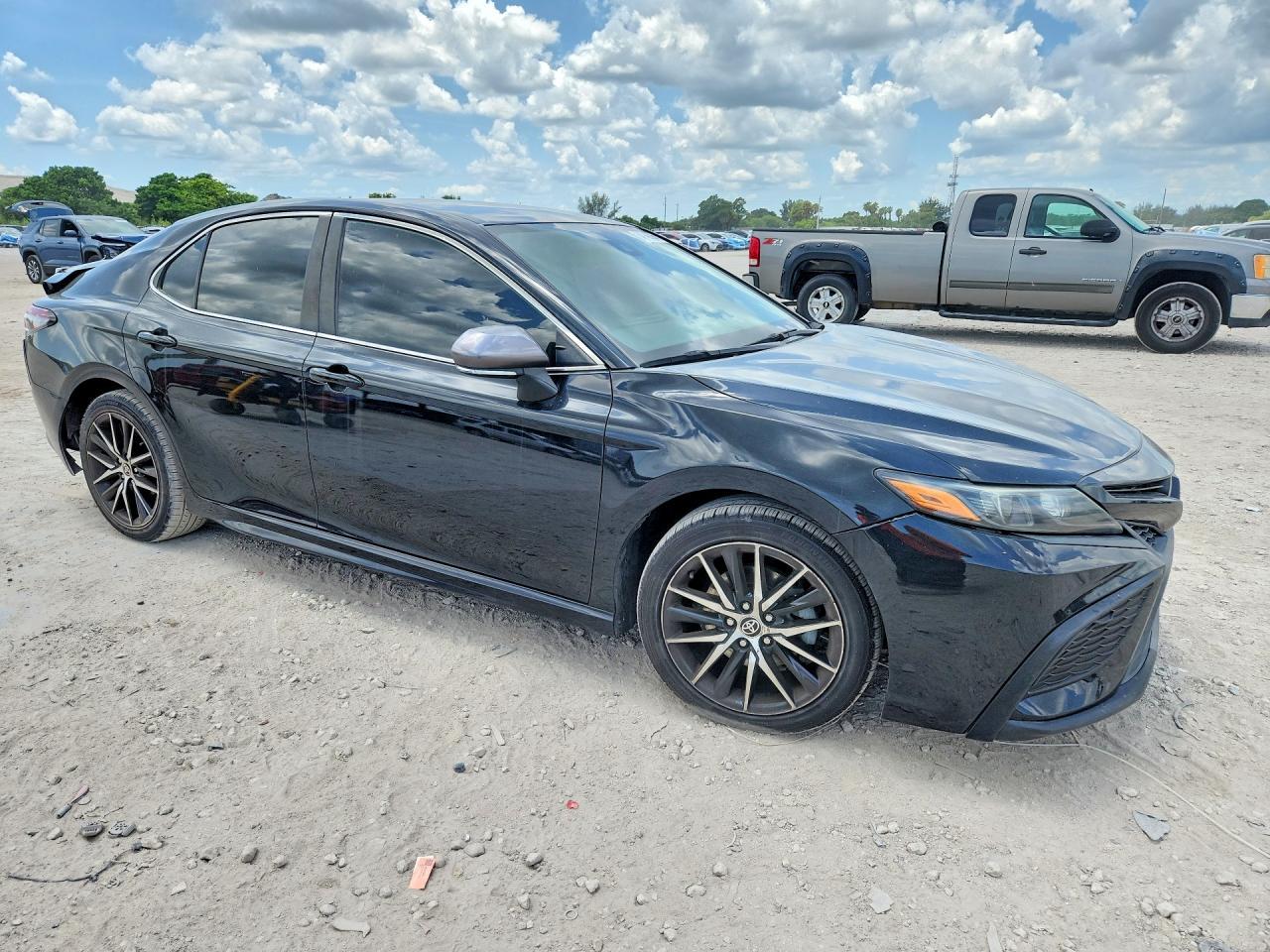 2023 Toyota Camry Se - Image 4