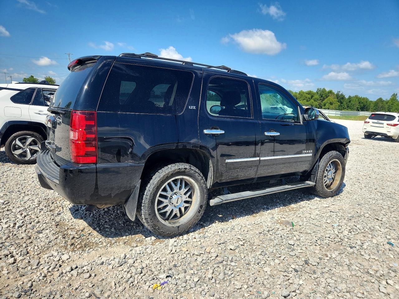 2013 Chevrolet Tahoe K1500 Ltz - Image 3