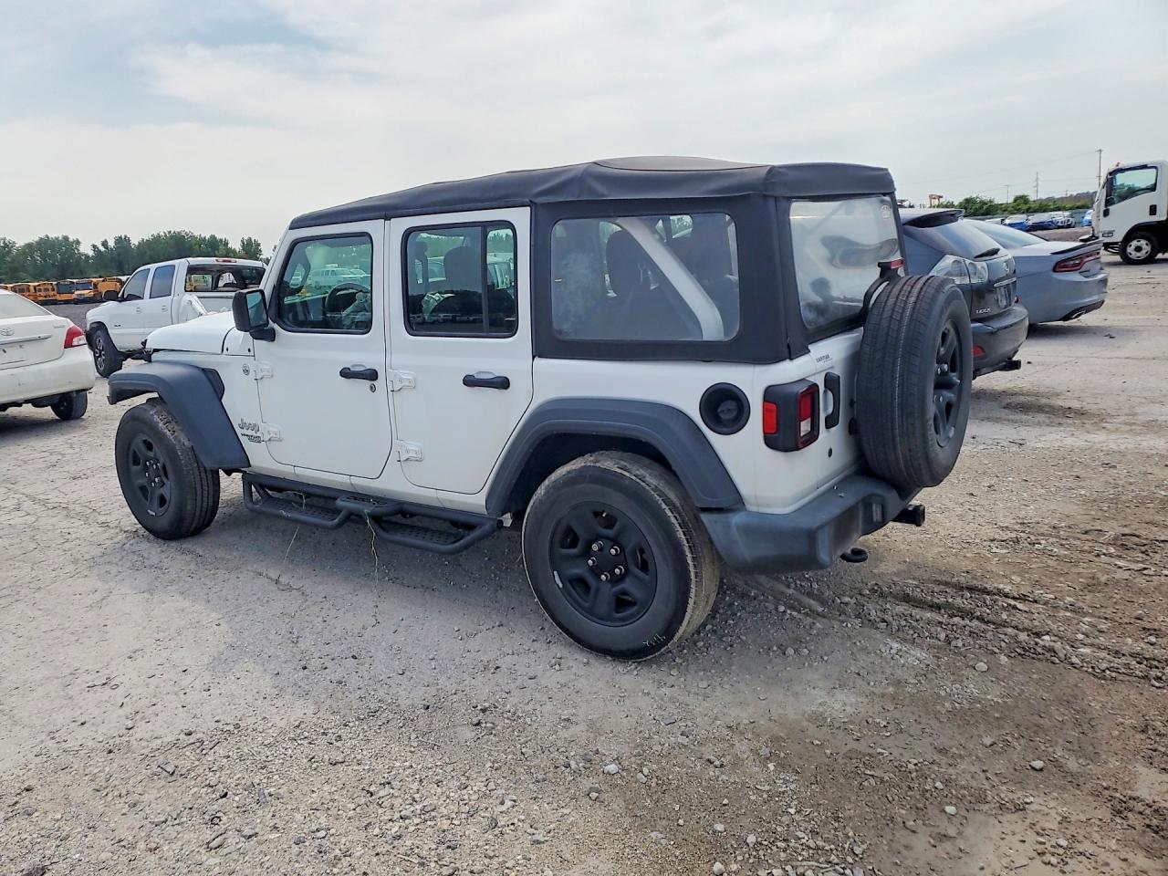 2018 Jeep Wrangler Unlimited Sport - Фото 2