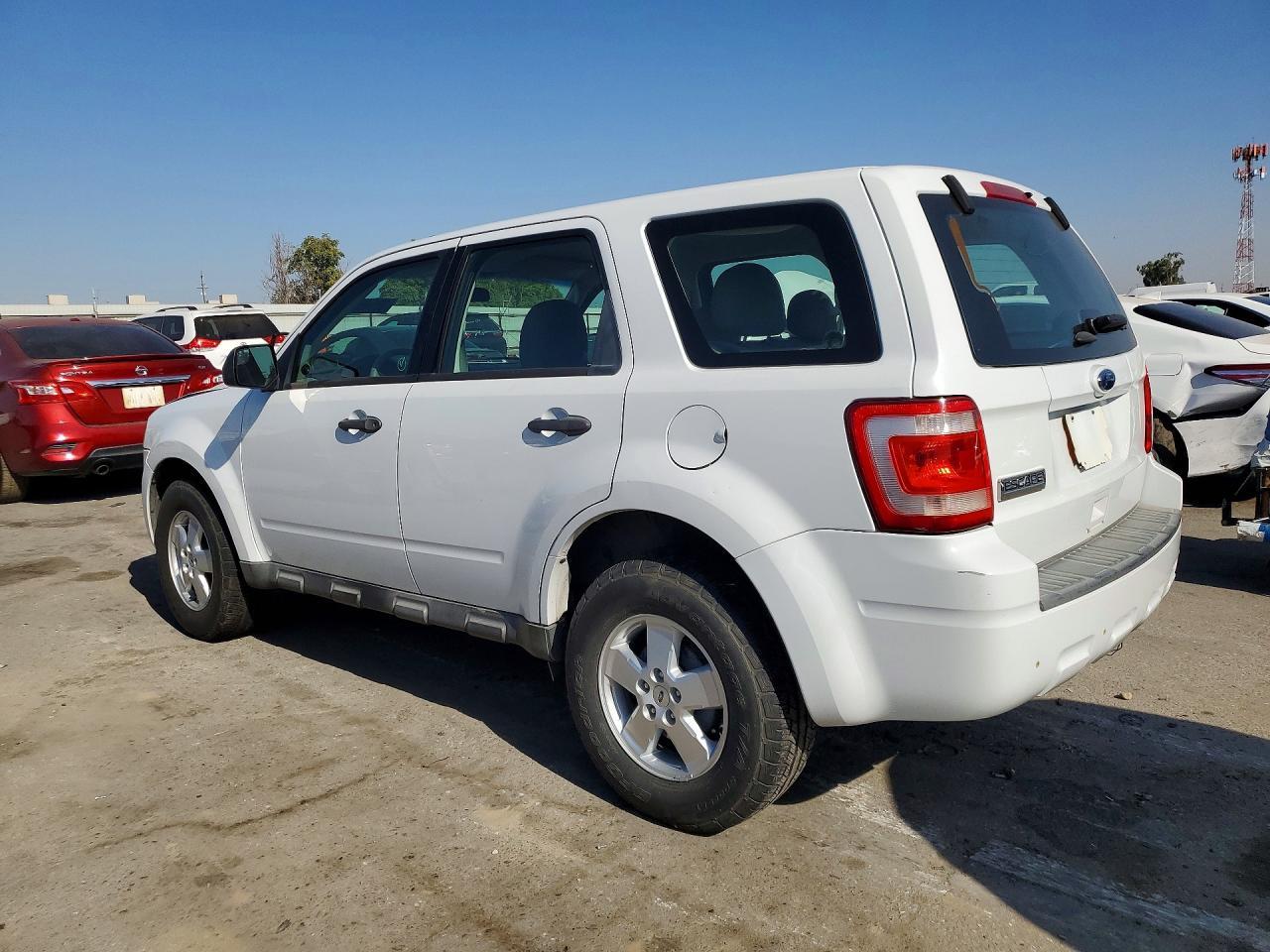 2011 Ford Escape Xls - Фото 2