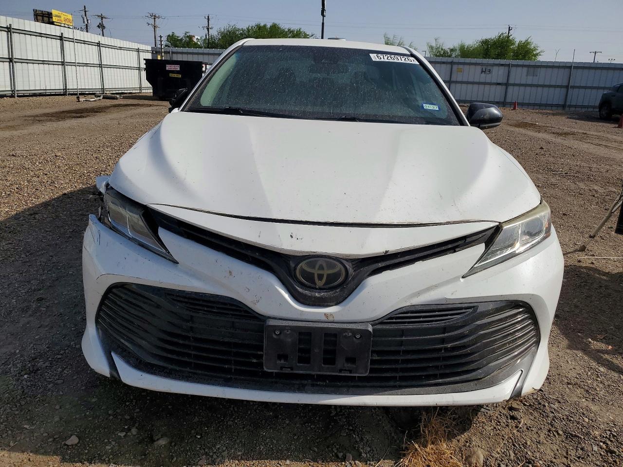 2020 Toyota Camry Le - Фото 5