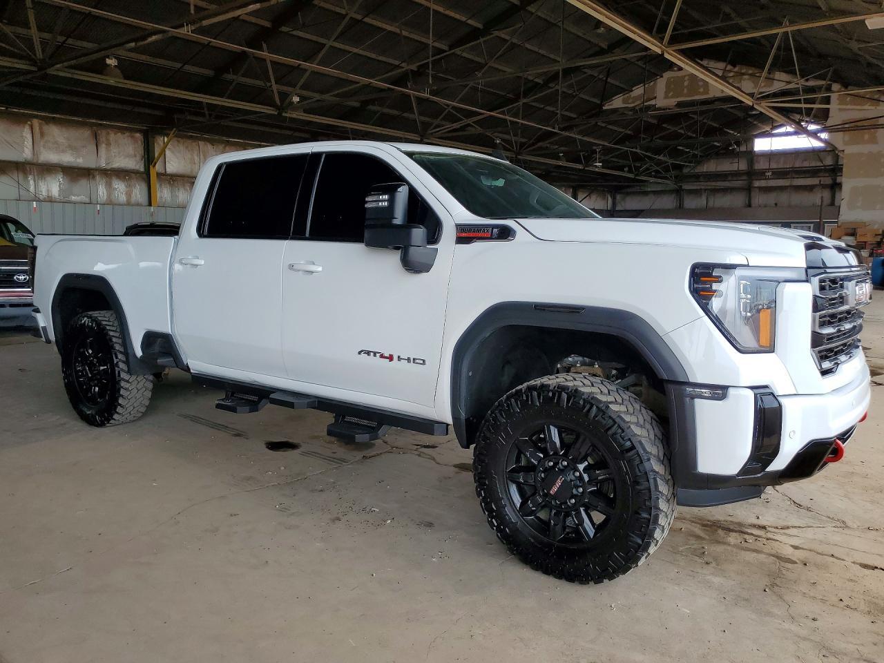 2024 GMC Sierra - Image 4