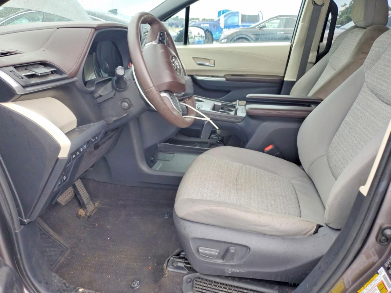 2021 Toyota Sienna Platinum 7-Passenger - Фото 7