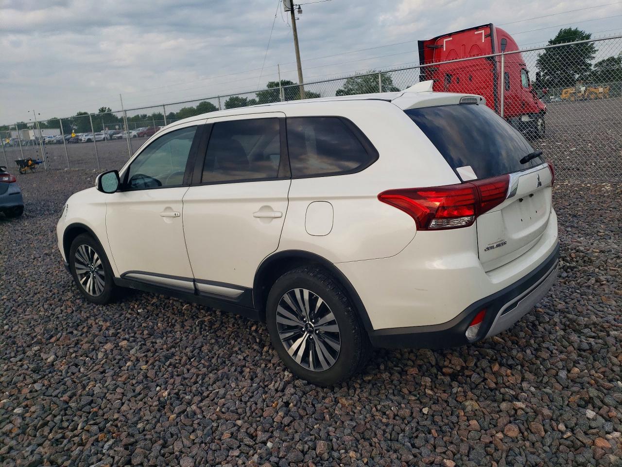 2020 Mitsubishi Outlander Se - Фото 2