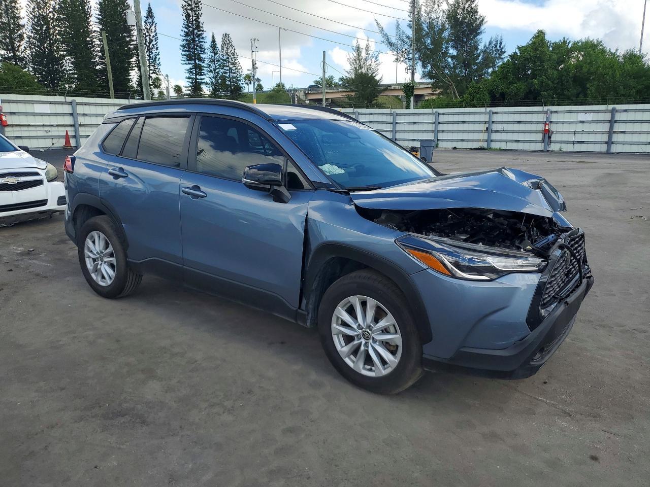 2025 Toyota Corolla Cross Le - Фото 4