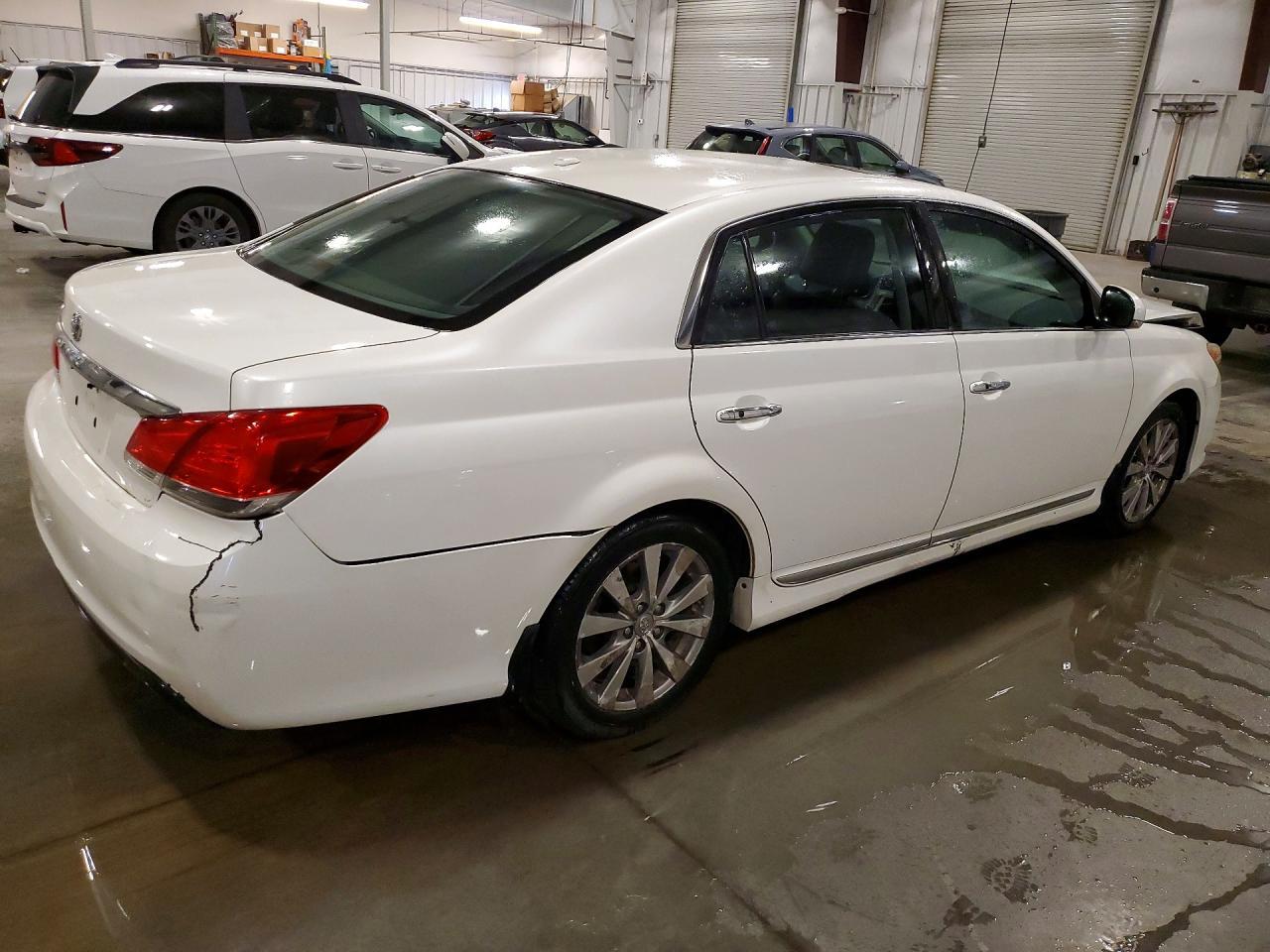 2011 Toyota Avalon Limited - Фото 3
