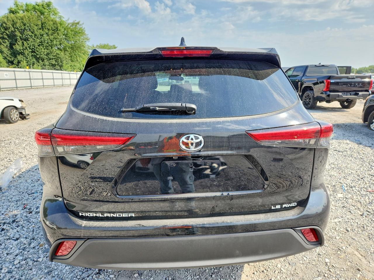 2021 Toyota Highlander Le - Image 6