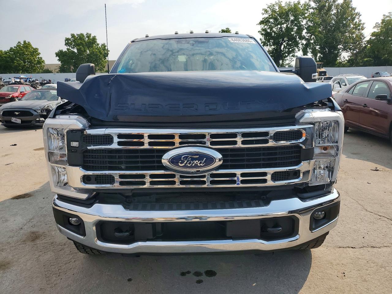 2023 Ford F350 Super Duty - Image 5
