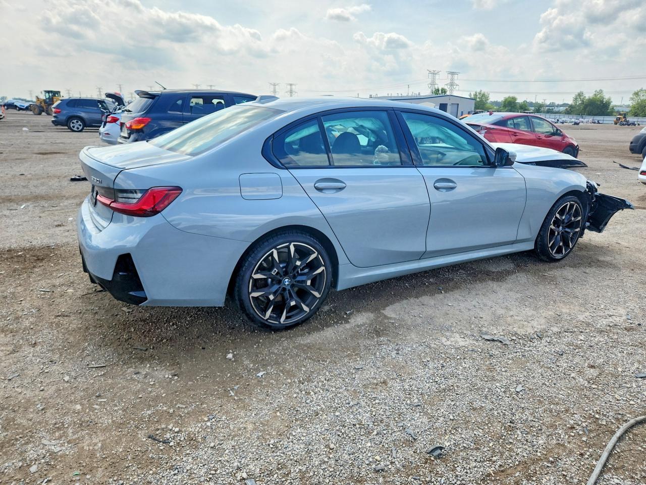 2026 BMW 330Xi - Фото 3