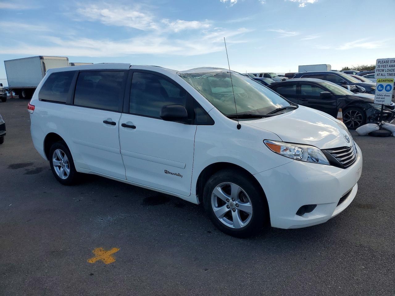 2014 Toyota Sienna L 7-Passenger - Image 4