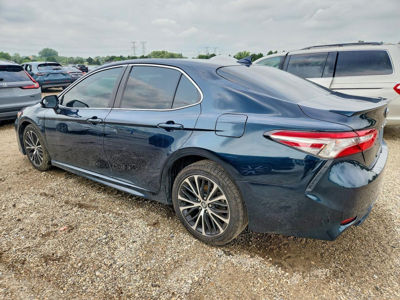 2020 Toyota Camry Se - Фото 2