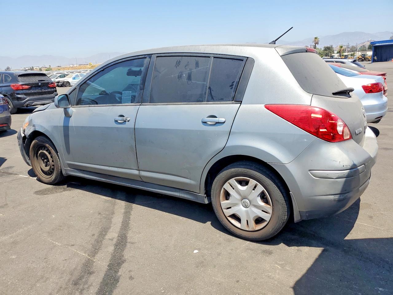 2012 Nissan Versa 1.8 S - Фото 2