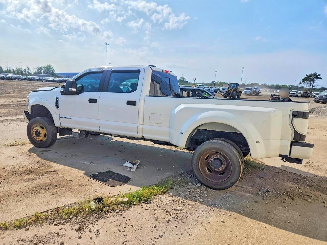 2022 Ford F450 Super Duty - Фото 2