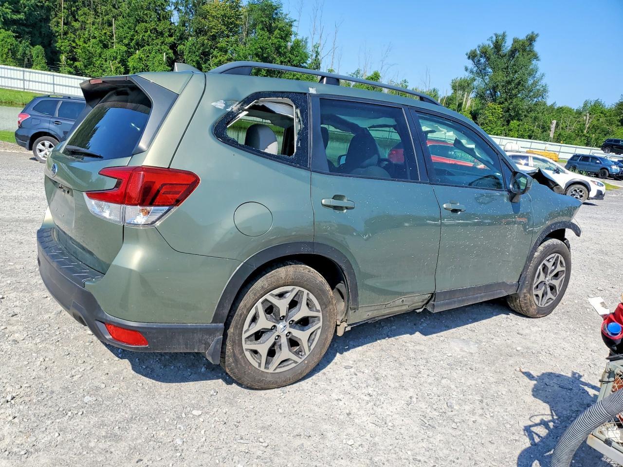 2020 Subaru Forester Premium - Image 3
