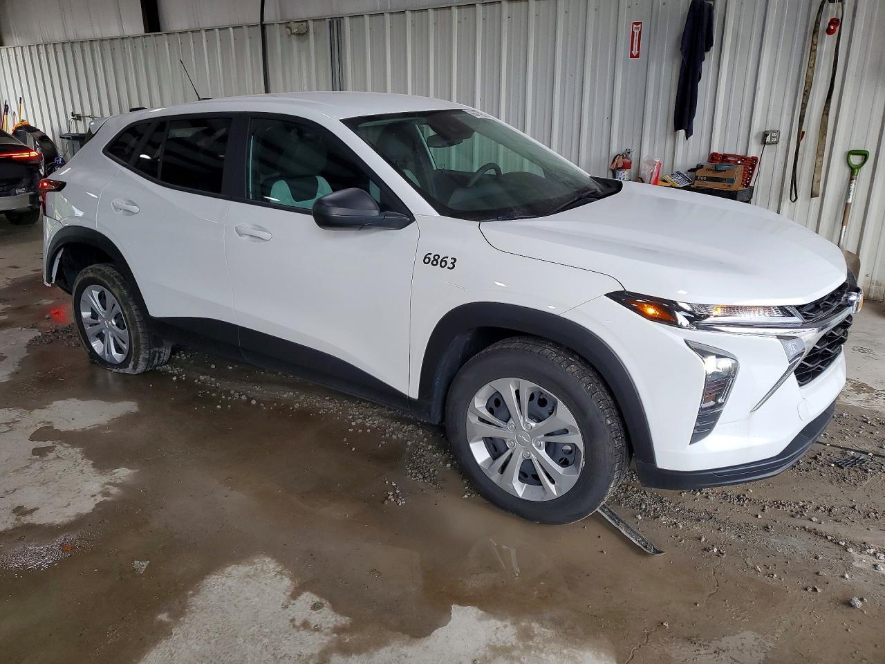 2025 Chevrolet Trax Ls - Image 4