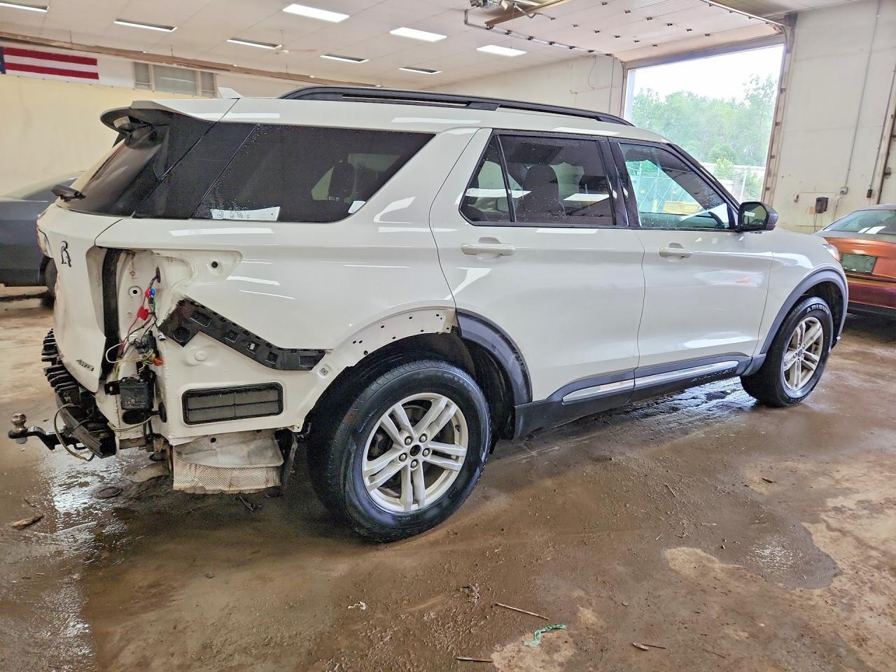 2022 Ford Explorer Xlt - Фото 3