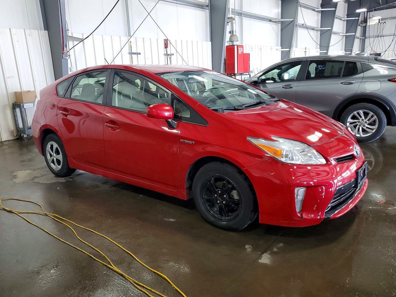 2014 Toyota Prius Three - Фото 4