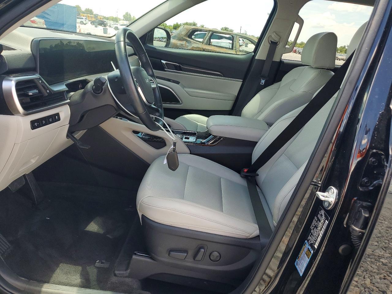 2025 Kia Telluride S - Image 7