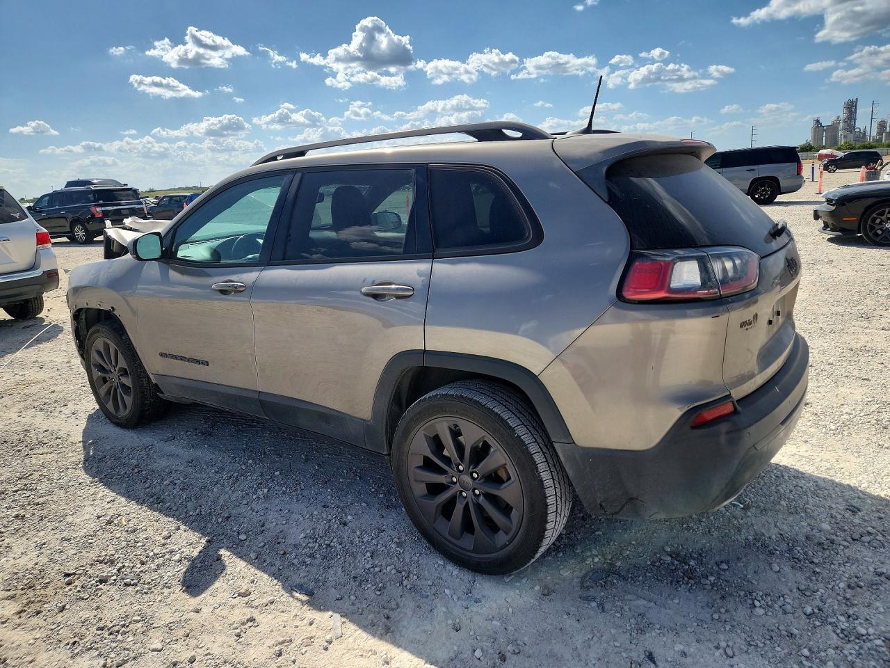 2021 Jeep Cherokee Latitude Lux - Фото 2