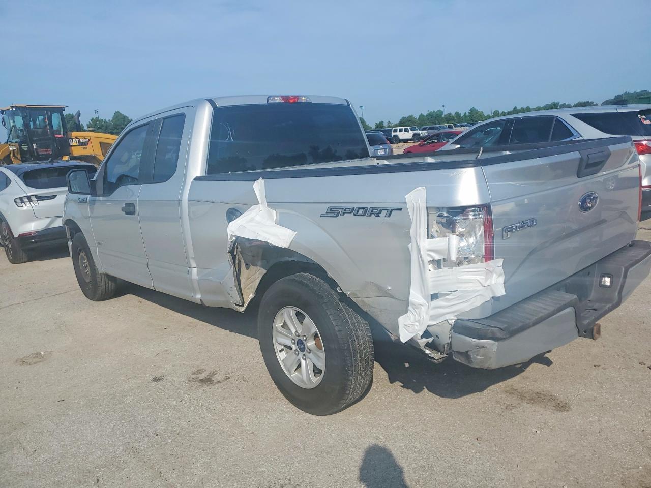 2016 Ford F150 Super Cab - Фото 2