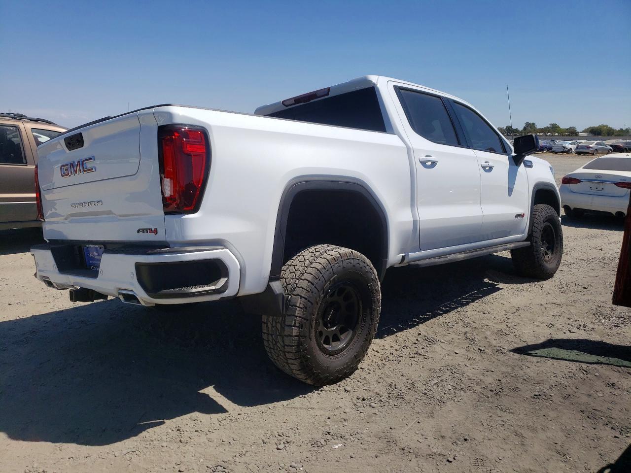 2022 GMC Sierra K1500 At4 - Фото 3