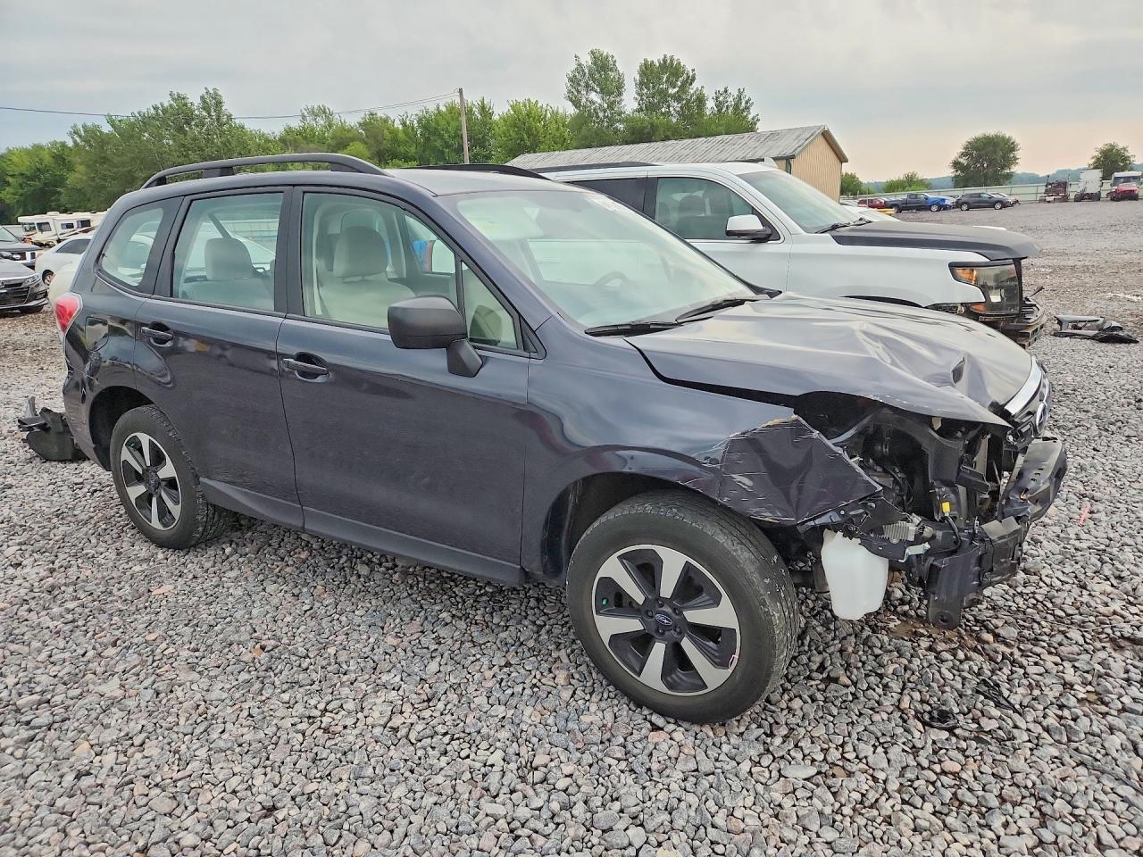 2017 Subaru Forester 2.5I - Image 4