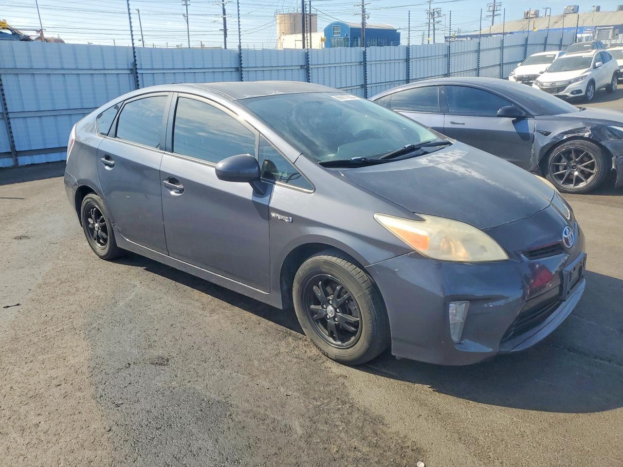2013 Toyota Prius Two - Фото 4