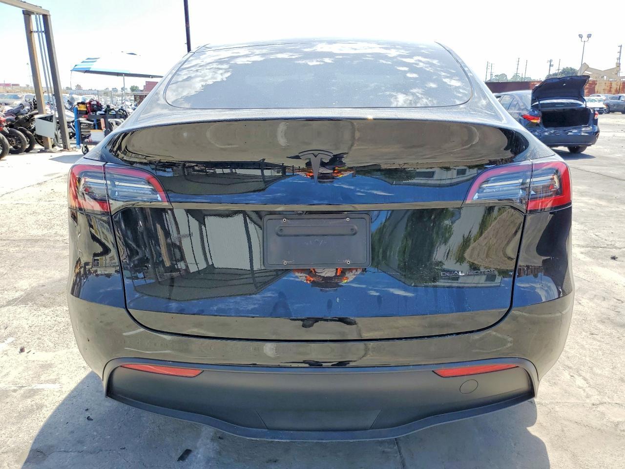 2023 Tesla Model Y - Фото 6
