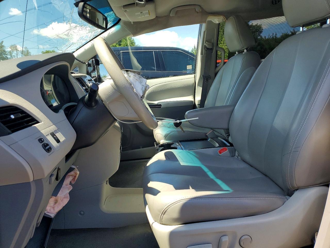 2011 Toyota Sienna Le - Image 7