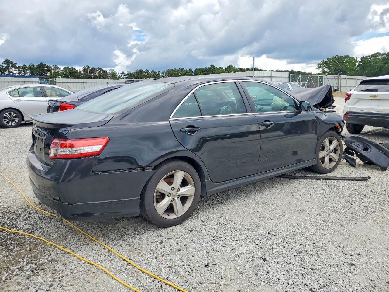 2011 Toyota Camry Se - Фото 3