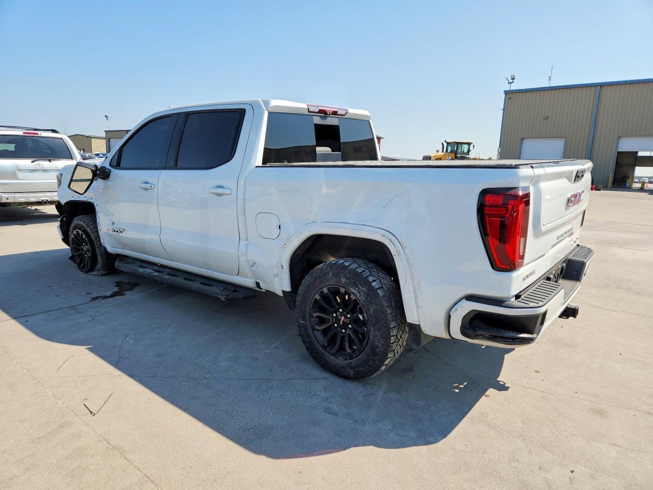 2022 GMC Sierra K1500 At4X - Image 2