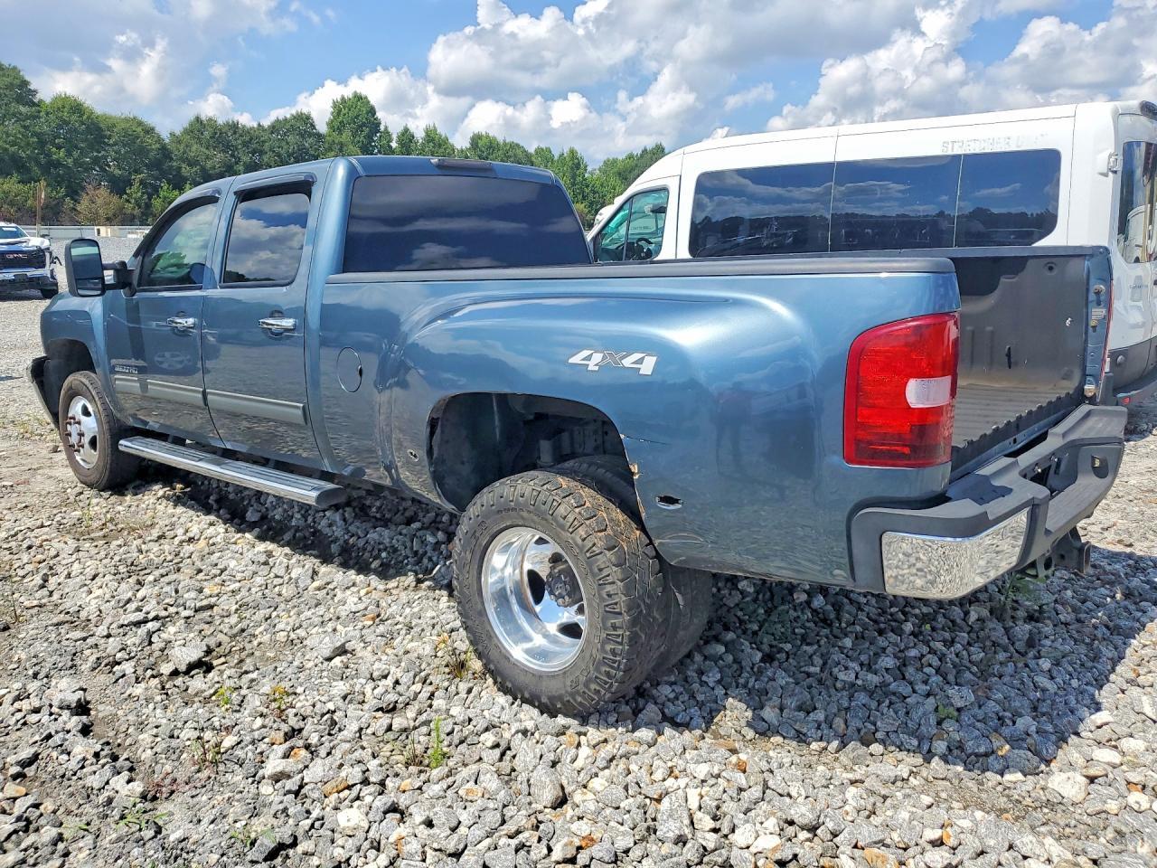 2011 Chevrolet Silverado K3500 Ltz - Image 2