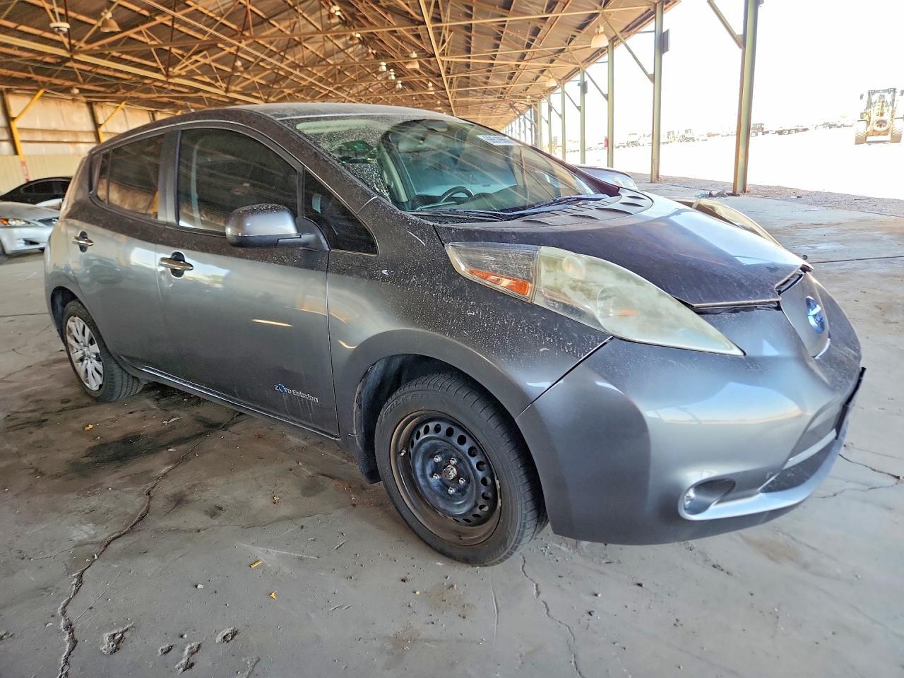 2015 Nissan Leaf S - Фото 4